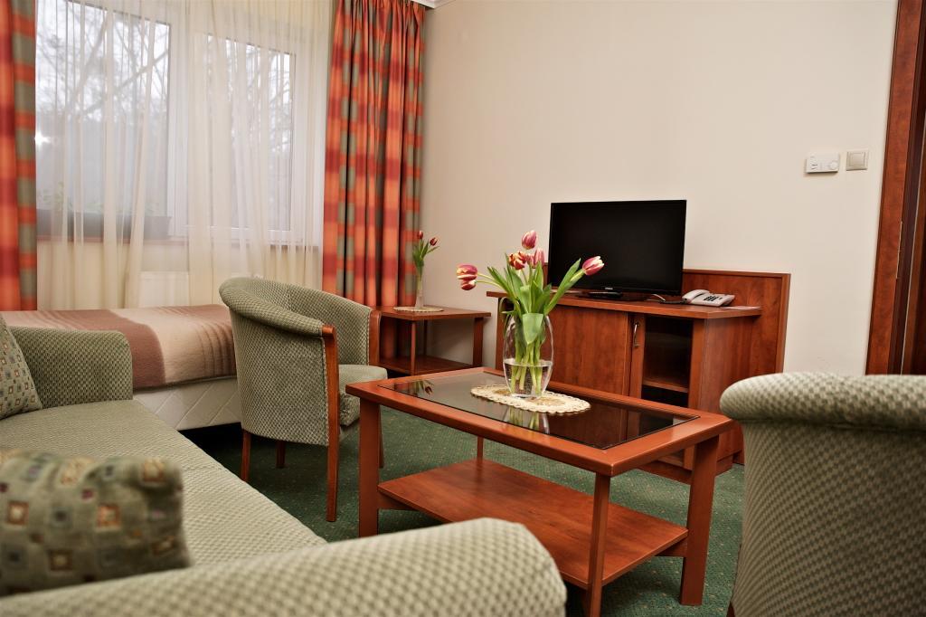 Hotel Lukács Superior Kazincbarcika Quarto foto