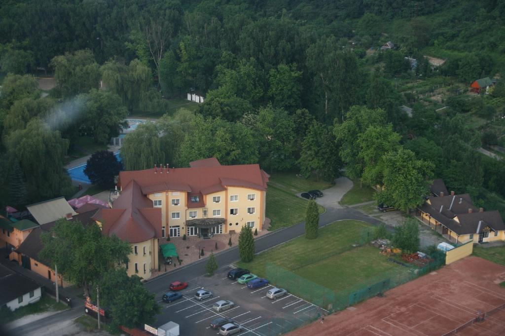 Hotel Lukács Superior Kazincbarcika Exterior foto